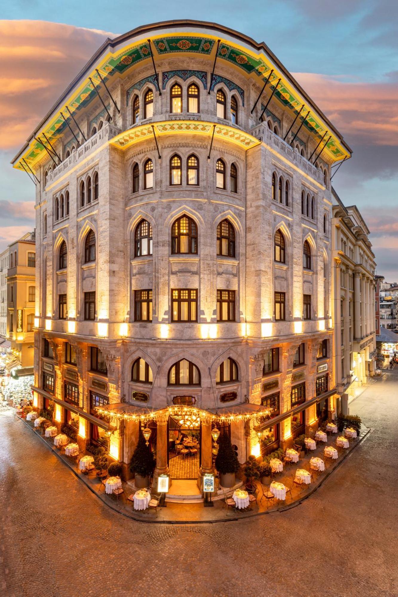 Cronton Design Hotel Istambul Exterior foto The hotel at night